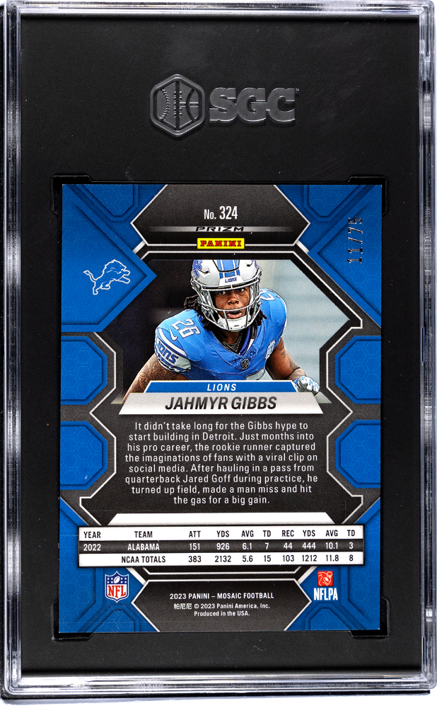 2023 Panini Mosaic Jahmyr Gibbs #324 Blue No Huddle Prizm 75 SGC 8.5